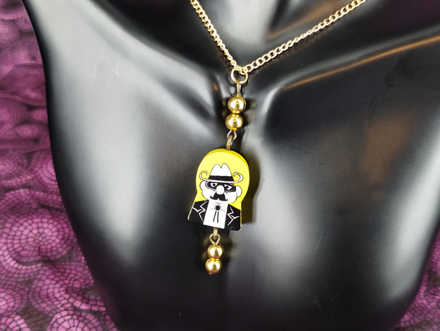 Thief necklaces